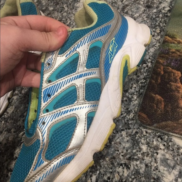 Colorful Avia shoes size 8W - Picture 3 of 7